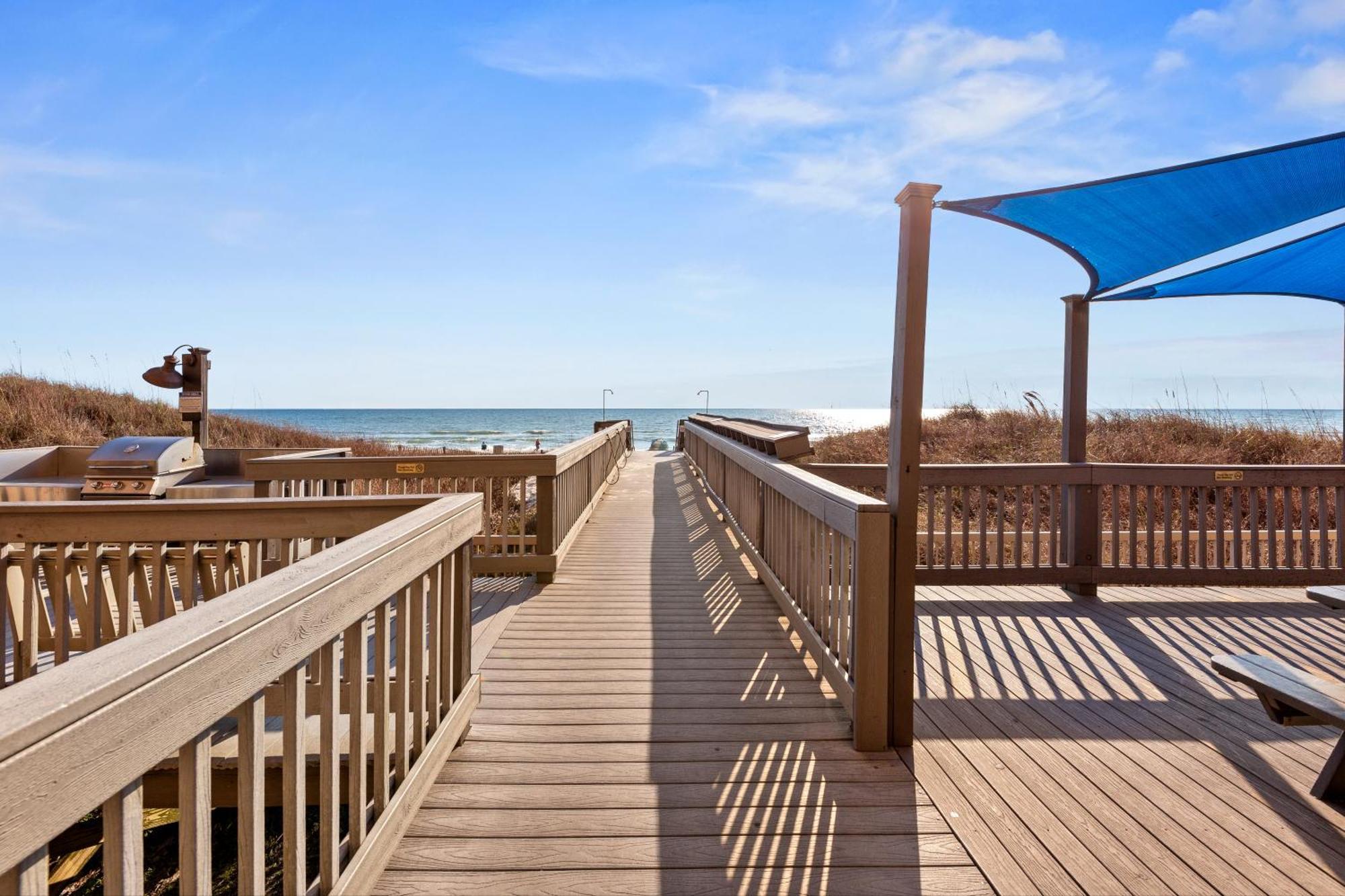 Gulf Front Master Bedroom! 2 Pools & Hot Tubs! Sleeps 8! Panama City Beach Exterior photo
